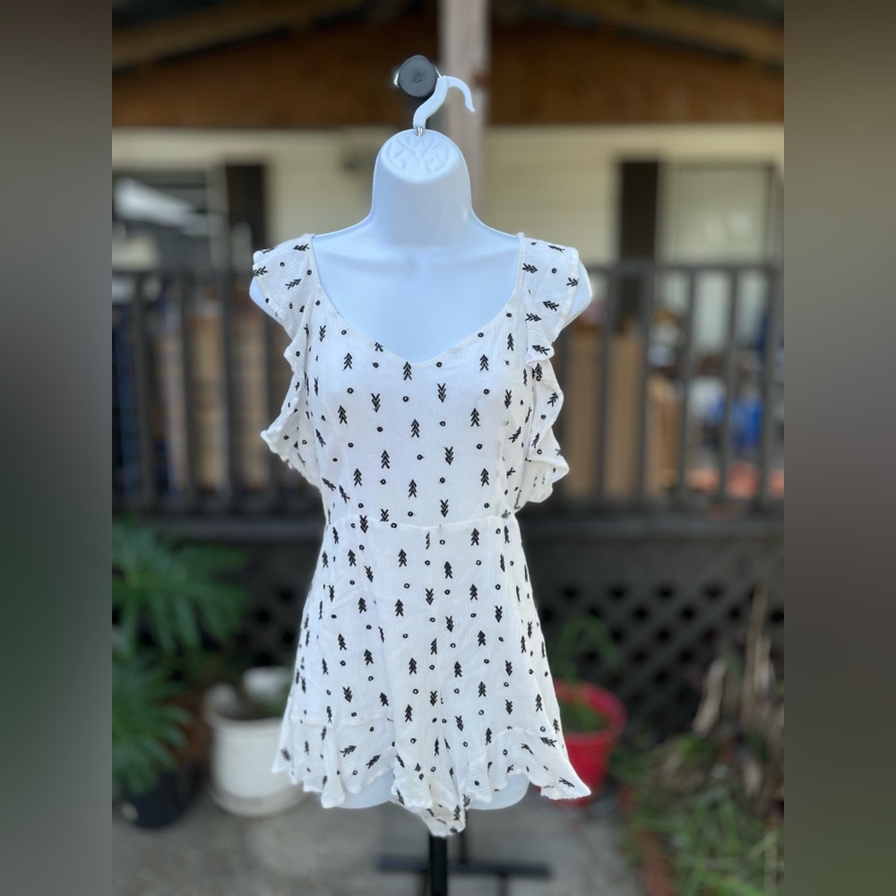 LUSH Ruffled Sleeve Romper